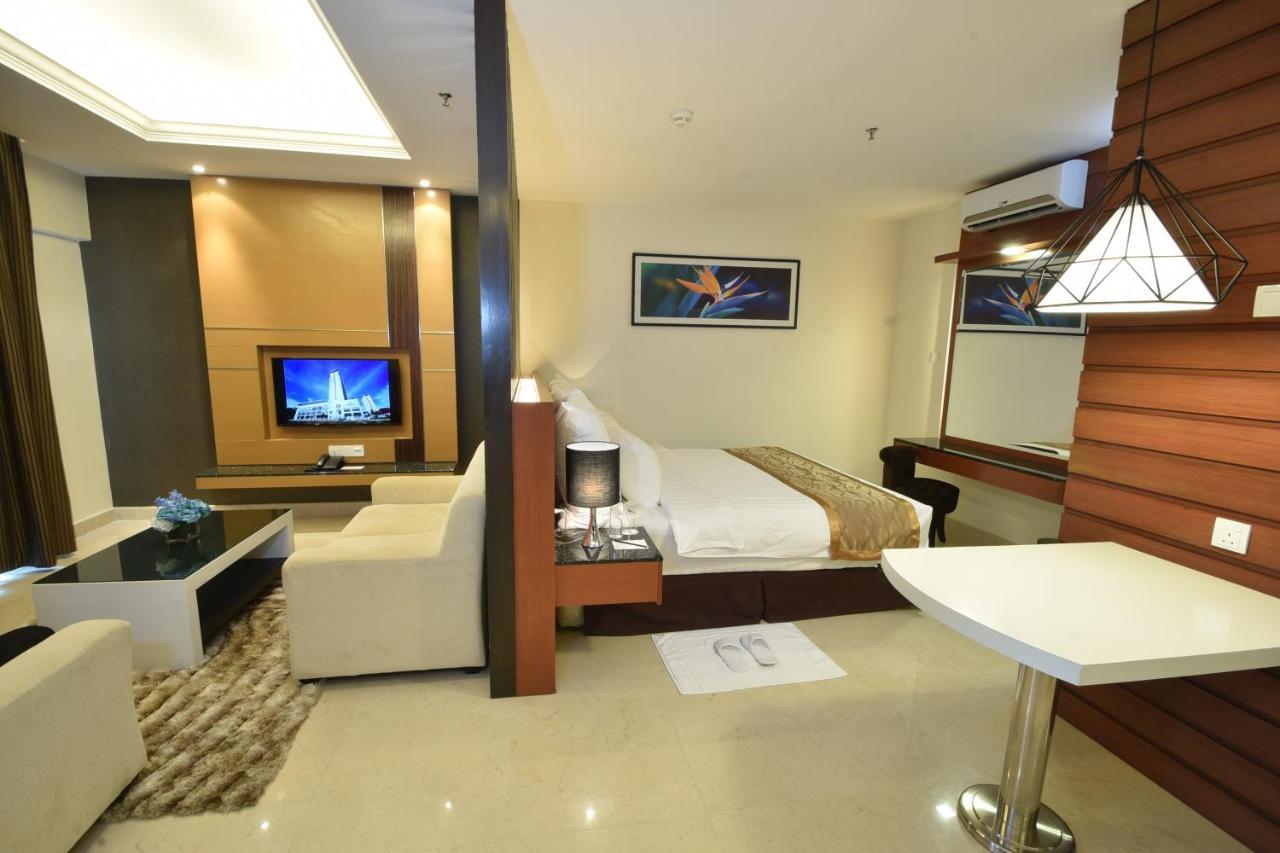 Tenera Hotel Bangi Exterior foto A room at the hotel